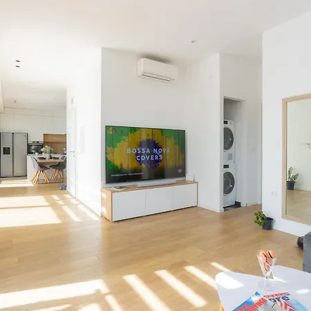 Amai Apartment Split